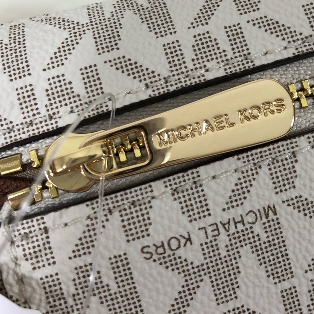 ❗️Sold❗️Michael Kors Large Trifold Wallet - Picture 6 of 8